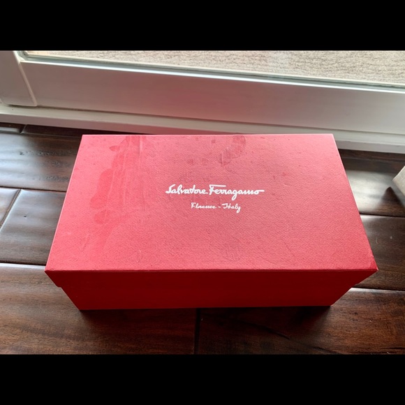 Salvatore Ferragamo striped heels - Picture 2 of 10